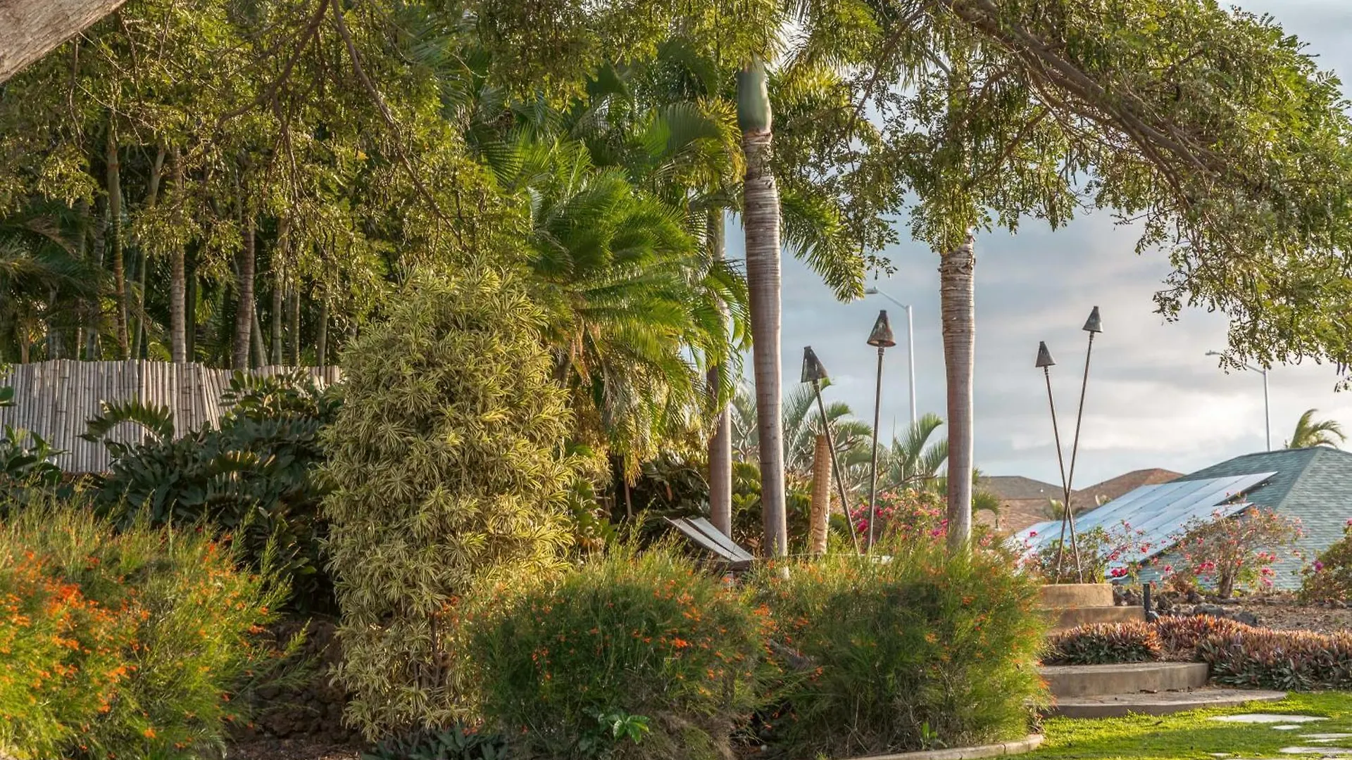 1 Acre Private Resort 4 Bed 3 Bath Cinema Spa Waikoloa