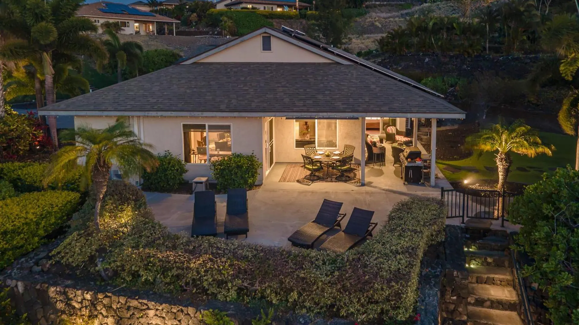 Holiday home 1 Acre Private Resort 4 Bed 3 Bath Cinema Spa Waikoloa