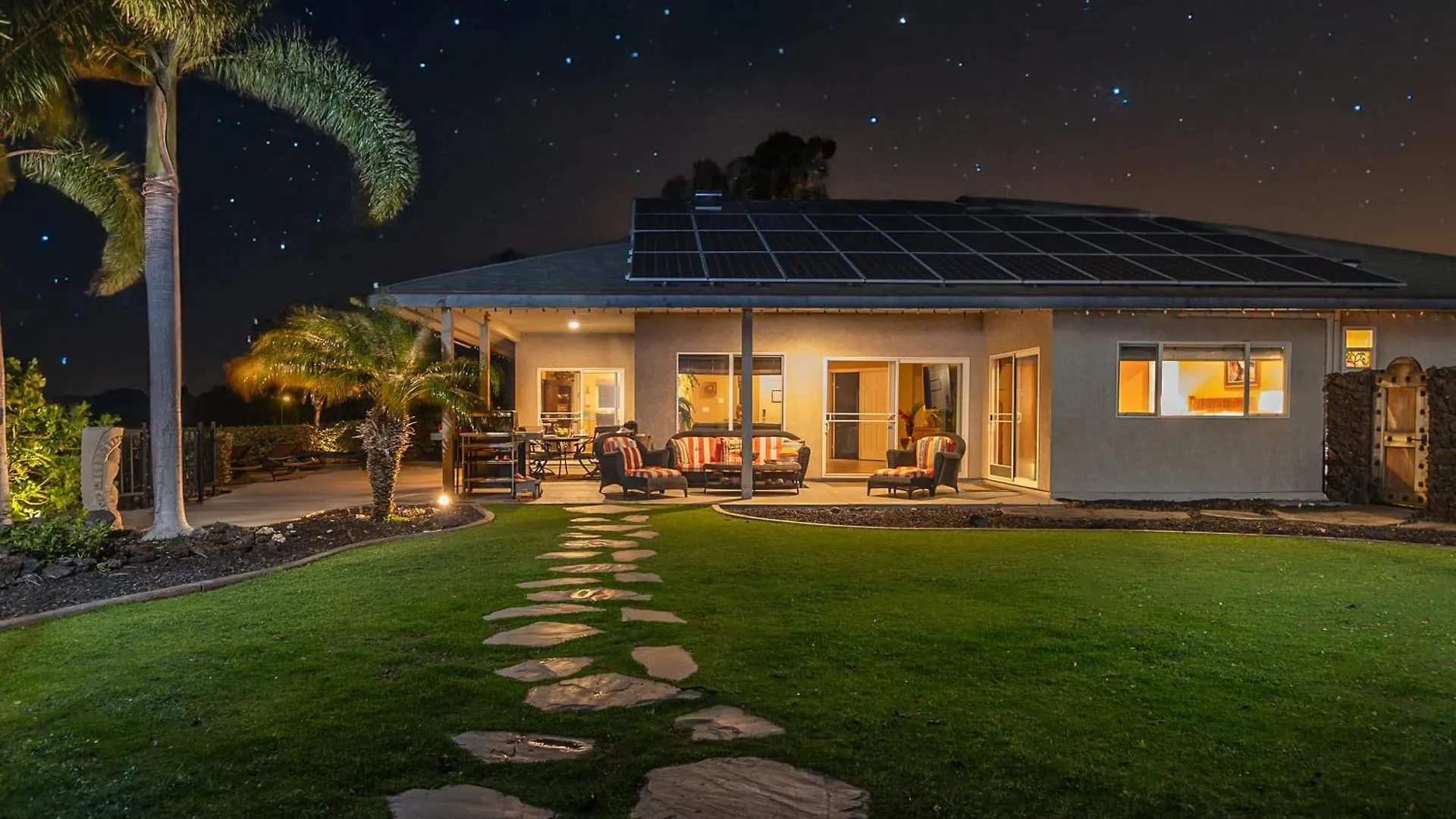 1 Acre Private Resort 4 Bed 3 Bath Cinema Spa Waikoloa